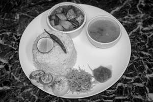 Veg Deluxe Thali [Serves 1]