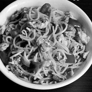 Egg Hakka Noodles