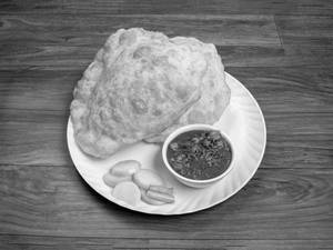 Chole Bhatoore (2 Pcs)