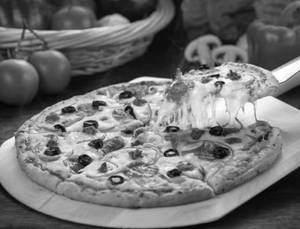 Veggie Deluxe Pizza