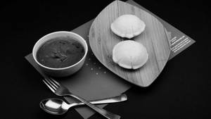 Idli With Kori Ghassi