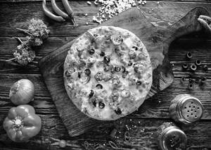 Chicago Veggie Treat Pizza 