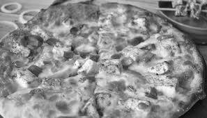 Tandoori cheese pizza