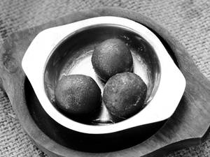 Hot Jamun (3 Pcs)                                                                 