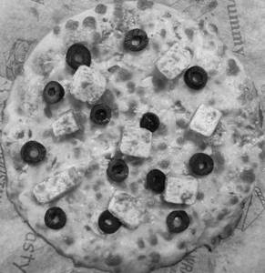 Paneer And Black Olive Pizza
