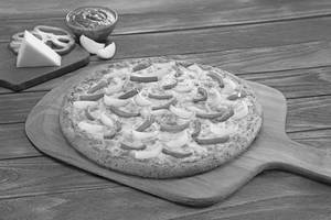 Fresh Capsicum With  Onion Pizza