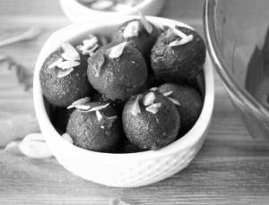 Gulab Jamun (6 pieces)