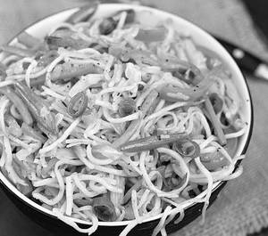 Vegetable Hakka Noodles