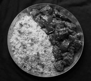 Veg Fried Rice With Chilli Chicken (2Pcs)