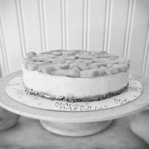 6 inch Eggless Vanilla Cheesecake with Mango Topping.