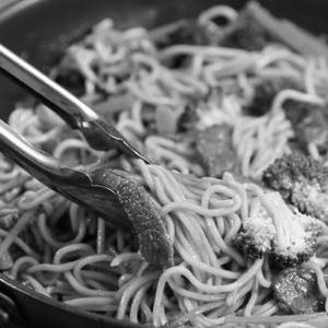 Veg Shanghai Chilly Garlic Noodles [Smoked Paprika,Packchoi,Mushrooms,Bellpeppers]