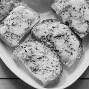 Cheese Chilly Roasted Garlic Bread [6 Pieces]