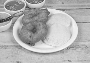 2 Idly 2 Mysuru Bajji (In Vada Shape)