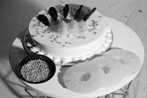 Pineapple Surprise Cake 450g