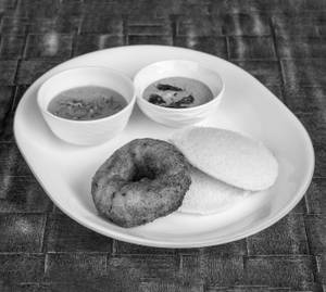 Idli ( 2 Pcs ) & Vada                                  