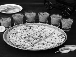 Dal Makhani Shots With Cheese Garlic Naan (set Meal)