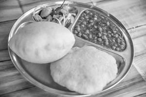 Chole Bhatoore (2 Pcs)