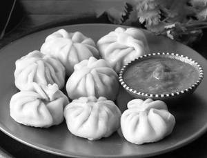 Veg Chilly Momos Per Plate