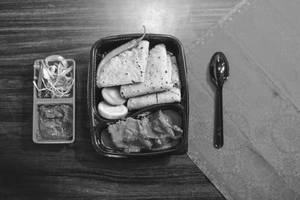 Tawa Roti(3pcs)with Big   2pcs Chicken Curry Salad And Chutney
