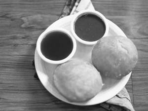 Dal Kachori With Sabzi (2 Pcs) (Desi Ghee)