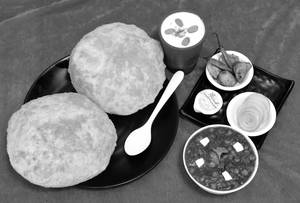 Chole Bhature + Malai Lassi ( Kulhar )