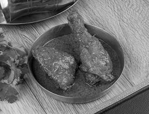 Chicken Dhakai Bhuna (2 Pcs)