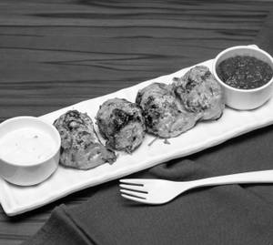 Veg Achari Tandoori Momos