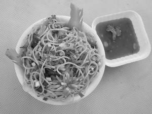 Hakka Noodles (Served with sauce)