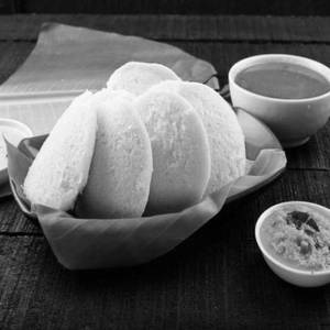 Steamed Idlis