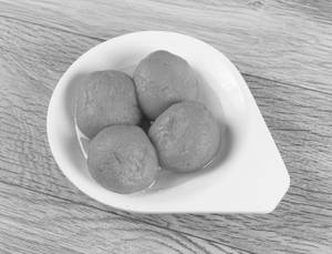 Strawberry Rasgulla (4 Pcs)