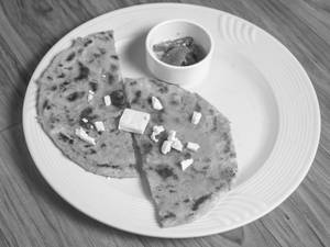 Paneer Paratha (2 Pcs)