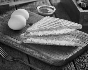 Boiled Egg Salad Sandwich [21g Protein, 460 Kcal]