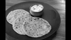 Dal Paratha (2 Pcs) With Dahi, Sindhi Papad And Achar