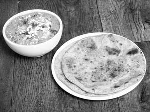 Kadai Paneer With 2 Plain Paratha's