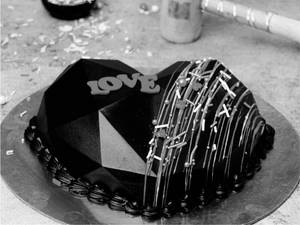 Pinatta Heart Cake (510 Gm)