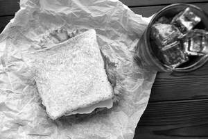 Veg sandwich and coke