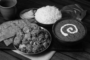 Dal Makhani With Gobi Aloo Meal [Serves 1]