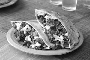 Grilled Chicken Pita Pockets With Hummus