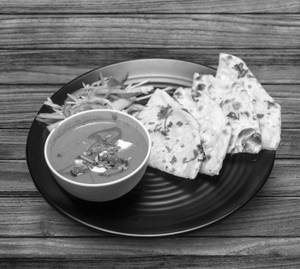 Cheese Naan With Gravy