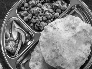 Chole Bhature 2p