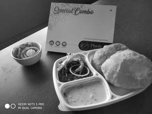 Cholle Poori & Indian Sweet (325 Gms)