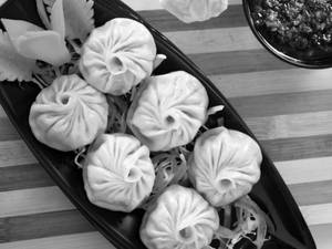 Veg Steamed Momos (6 Pcs)