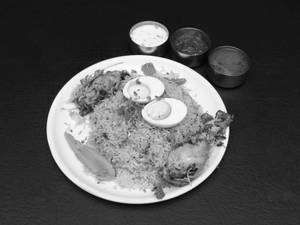 Chicken Dum Biryani(Serves Withraita And Salan )