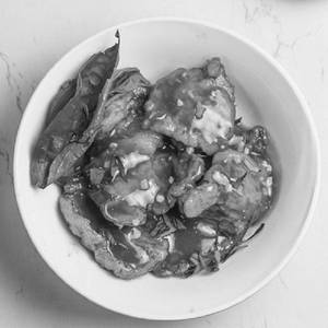 Chilli Basil Fish (10 Pcs)