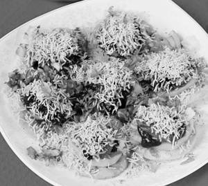 Regular Sev Puri