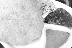 Chole Bhature (2 Pcs)