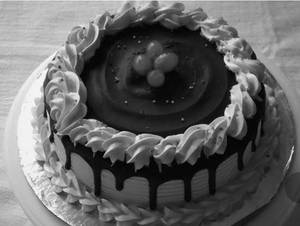 Eggless Chocolate Strawberry Cake (500 gms)
