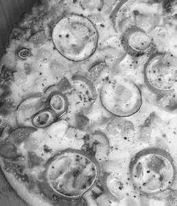 Cheese & onion   (onion topping pizza)