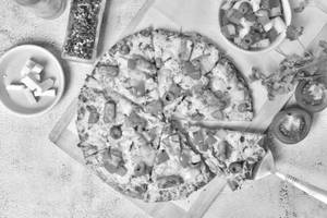 Thin Crust Paneer Makhani Pizza [9 inches]