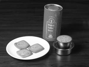 4 Cups Of Coffee + Cookies (3 Pcs)